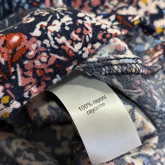 ✨ Maurices Dark Floral Sleeveless Flowy Blouse - Picture 2 of 6